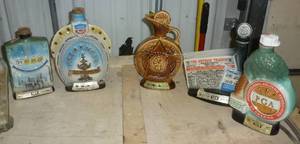 lot 64 image: FIVE Vintage decorative Jim Beam decanters