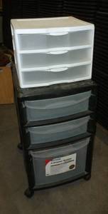 lot 99 image: 2 plastic organizers