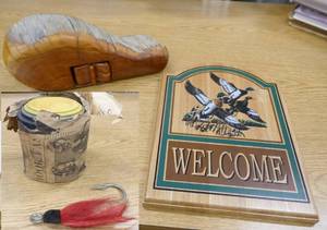 lot 147 image: Vintage lure and clay pigeons, hide-a-key wood carving and welcome sign