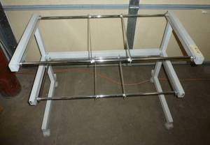lot 157 image: metal stand on wheels