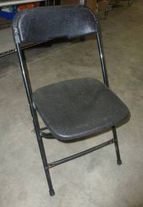 lot 31 image: Stack of 13 folding chairs