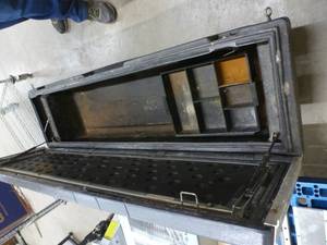 lot 162 image: Truck Toolbox with keys