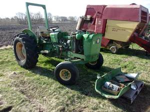 lot 7 image: John Deere 1020 Gas Tractor (PARTS)