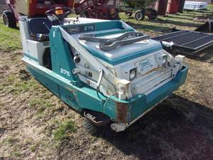 lot 8 image: Tennant 275 Ride on Sweeper