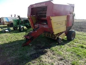 New Holland 853 Round Baler