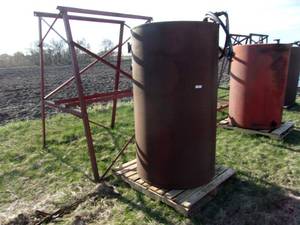 lot 16 image: 300 Gallon Fuel Barrel WStand