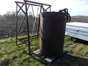 lot 18 image: 300 Gallon Fuel Barrel WStand