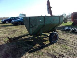 lot 21 image: Feed Auger Wagon