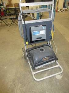 lot 103 image: MAGNUM ROBOTIC POOL VACUUM