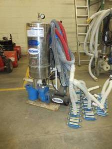 lot 106 image: MAXI-SWEEP PORTABLE POOL VACUUM  WITH VACUUM HEADS