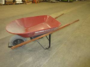 lot 118 image: TRUE TEMPER USA WHEELBARROW