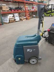 lot 124 image: TENNANT R3 READY SPACE CARPET MACHINE