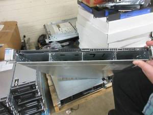 lot 810 image: HP PROLIANT SERVER - MISSING CADDIES