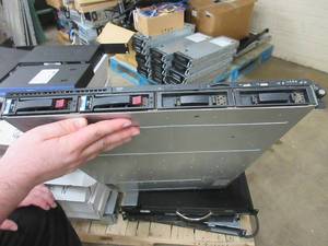 lot 812 image: HP PROLIANT SERVER