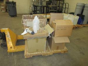 lot 151 image: ASSORTED PLASTIC BOTTLES AND PUMPS - MOSTLY NEW