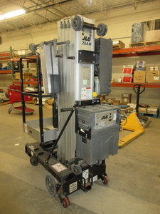 lot 161 image: JLG PERSONNEL LIFT