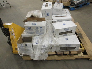 lot 198 image: ASSORTED SIZE AND COLOR CERAMIC TILE - NEW