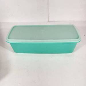 lot 8 image: Tupperware Green Celery Keeper Container #782-6 With Lid 784-6 Tray Included Great Condition