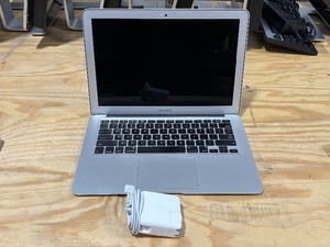 lot 11 image: 2015 13 Apple MacBook Air