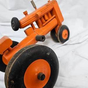 lot 50 image: Peter-Mar Wooden Toy Tractor in 95% Condition, Produced in 1940s, Muscatine, IA