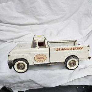 lot 54 image: Classic 1960s Structo Wrecker Tow Truck