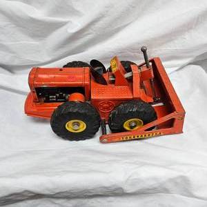 lot 30 image: Vintage Tourna Dozer by Nylint, 19541955 ERA, Retaining 85% of Original Paint and Decals