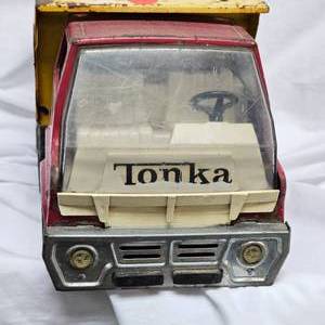lot 33 image: Tonka Mighty Dump Truck 1970s
