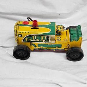 lot 34 image: Marx Wind Up Tractor Tin-Lithe No. 5 MFG 1949 with 95% Original Paint and Decals