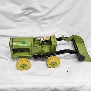lot 39 image: Marx Lumar Hi-Lift Loader in Very Good Condition, Clean and Straight