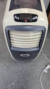 lot 9 image: Portable Air Conditioner