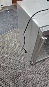 lot 15 image: Wine Fridge, plugged in and works