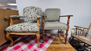 lot 6 image: Set of Two Chairs, Sturdy and Comfy