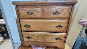 lot 5 image: Three Drawer Dresser  33x17x31