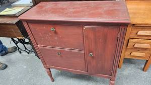 lot 3A image: Lift Top Desk with Cabinet