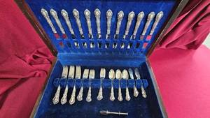 lot 17 image: Solid Sterling Silver Silverware Set, Wallace, Pat 1879, Original Box, 20.11 oz of Silver
