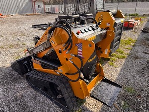 lot 7 image: AGT MX-CRT23 Compact Track Loader