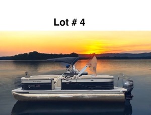 2016 250 Crest Pontoon with 60 HP BF Mercury Motor