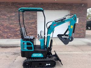 lot 6 image: AGT QH12R Mini Excavator