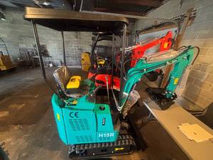 AGT H15R Mini Excavator