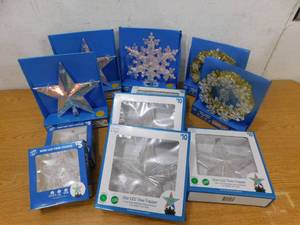 lot 23 image: Tree Topper Lot
