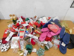 lot 24 image: Household Assortment Lot