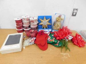 lot 45 image: Christmas Decor