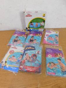 lot 9 image: Water Toy Lot