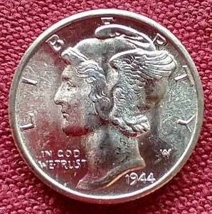 lot 7 image: Stunning Uncirculated 1944-S Mercury Dime