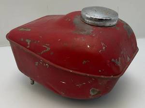 lot 28 image: 1970s Rupp Roadster Minibike Gas Tank
