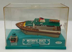 lot 94 image: 1966 Ideal Boaterific Marine Motor Boat (SEA WOLF) Fishing Boat In Original Case