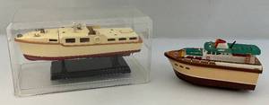 lot 95 image: 1966 Ideal Boaterific Marine Motor Boat (SEA WOLF) Fishing Boat (Missing Lifeboat & Motor) & Transistor Radio Boat (Has Some Broken Parts On Windshield)