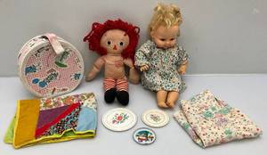 lot 102 image: Vintage Holly Hobbie Carrying Case & More