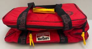 lot 194 image: Vintage Marlboro Advewnture Team Lizard Rock Cooler Bag (NIB)