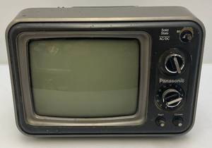 lot 208 image: Vintage PANASONIC Solid State ACDC TV (Turns On And Seems To Work Needs Better Antenna) 9 Screen